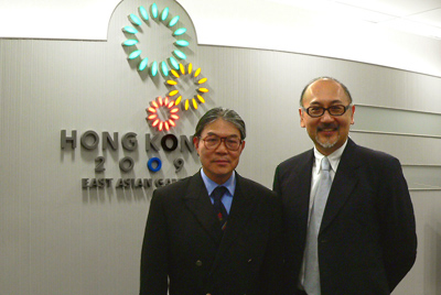 拍摄完毕后,霍震霆先生与司徒杰先生合照,霍先生并向司徒先生表示对2009年香港举办东亚运动会的期待。