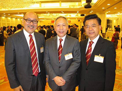 由左至右:司徒杰先生,中总李德麟副会长,中银国际控股副执行总裁谢涌海先生。