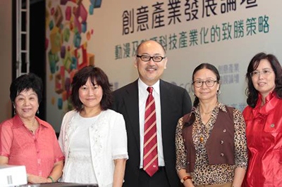 由左至右:中华总商会妇女委员会委员李柏仪女士,香港女律师协会陈慧蕊会长,司徒源杰先生,路华实业有限公司张美春女士,香港中华总商会选任会董梁婉仪博士