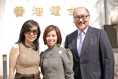 由左至右:点心卫视副总裁庄漪女士,电讯盈科电视及新媒体业务董事总经理李凯怡女士,司徒先生