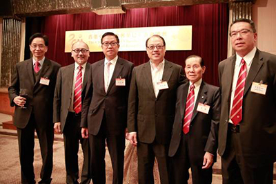 中总文化产业委员会主席司徒杰先生和香港中华厂商联合会会长施荣怀先生(左三)以及各位与会人士合影留念