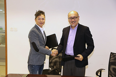 司徒杰先生与李日东先生签订了合作协议,双方祝愿本次合作愉快,并期望以后能有更多合作机会。