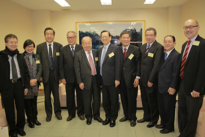 由左至右:王启逹先生,许晓晖副局长,苏士澍先生,王志宝会长,陈伟南先生,陈有庆先生,原国家林业部副部长蔡延松先生,陈幼南先生,香港创价学会名誉理事长李刚寿先生,司徒杰先生。