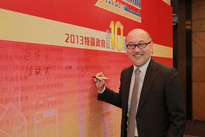 司徒杰先生代表点心卫视出席活动,并现场签名留念。