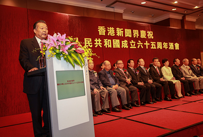  香港新闻界国庆筹委会执委会主席张国良先生为国庆酒会致辞
。