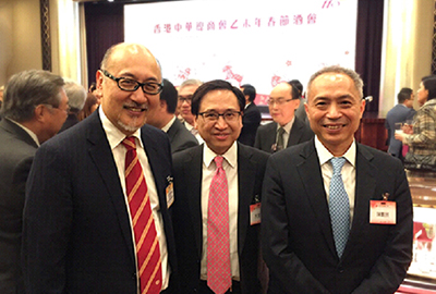 新年喜相逢!由左至右:点心卫视董事兼行政总裁司徒杰先生,新世界发展有限公司物业发展总经理方文昌先生,新世界发展有限公司执行董事兼联席总经理陈观展先生。