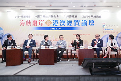 文化创意产业”论坛环节参与嘉宾包括(由右三至左):美高梅中国控股有限公司联席主席及执行董事何超琼、著名计算机动画师及《捉妖记》导演许诚毅、顽石创意股份有限公司总经理及创意总监林芳吟、中国恒天集团有限公司总经理马建军及香港设计中心行政总裁利德裕先生。