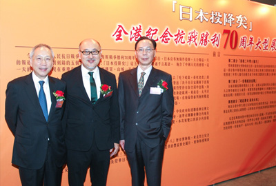 (由左至右)中华总商会副会长,李德麟先生,点心卫视董事兼行政总裁司徒杰先生,中银集团保险有限公司,董事长兼执行总裁,曾小平先生现场合影