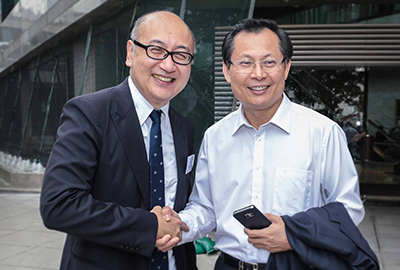 点心卫视董事兼行政总裁司徒杰先生与广东广播电视台台长张惠建合影留念