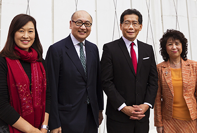 由左至右:香港电台副广播处长叶李杏怡,点心卫视董事兼行政总裁司徒杰先生,商务及经济发展局局长苏锦梁,香港电台副广播处长廖丽怡新春团拜现场合影留念