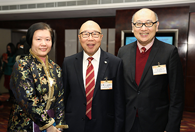 由右至左:中总秘书长杨漫绮女士,中总永远荣誉会长庄学山,中总常务会董司徒杰先生现场合影留念