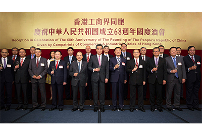全国政协副主席梁振英先生(左六)与一众主礼嘉宾合影留念