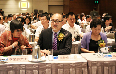(由左至右):香港极地探险家李乐诗,点心卫视董事兼行政总裁司徒杰,四川南充市委宣传部长马道蓉。
