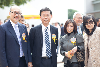 部分出席活动的嘉宾合影。从左至右:司徒杰先生,副广播处长(发展)梁松泰先生,电讯盈科电视及新媒体董事总经理李凯怡小姐,庄漪小姐。