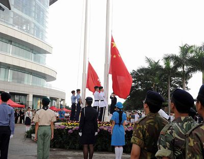 五四升旗礼2006年首次举办,至今已成为香港纪念五四青年节的一项标志性活动。(图片来源:中新网)