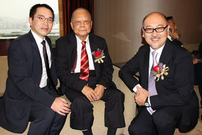 由左至右:庞俊怡先生,前全国人大常委曾宪梓先生,司徒杰先生。