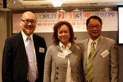 司徒杰先生(左二)与香港电视专业人员协会徐小明会长先生(左四)、香港有线节目策划及制作副总裁康小圆女士(左三)。