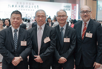 由左至右:全国政协委员星光集团有限公司创办人兼执行长林光如先生;中国全国政协委员胡经昌先生;香港电台副广播处长戴健文先生;点心卫视董事兼行政总裁司徒杰先生现场合影留念