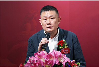 著名书画艺术家、民进中央开明画院执行院长徐圭逊致感谢词