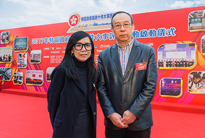 香港点心卫视副总裁庄漪女士(左)和鳯凰卫视国际广告经营副总裁刘庆东先生(右)合影留念